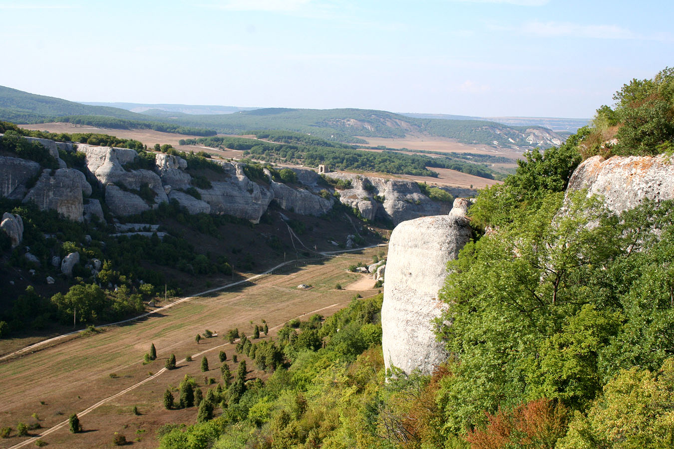 Пещерный город Эски-Кермен, изображение ландшафта.