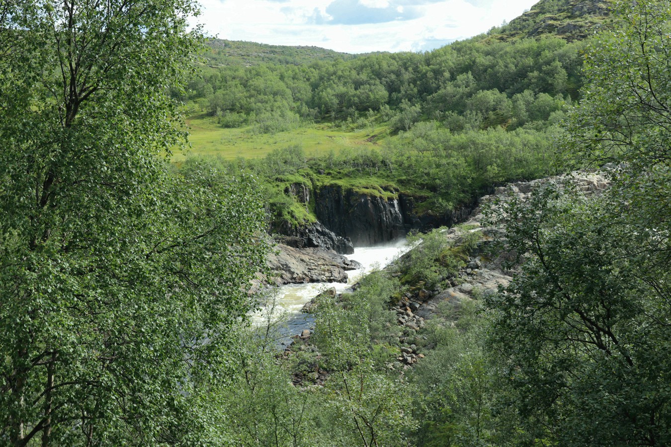 Мельничные водопады, изображение ландшафта.