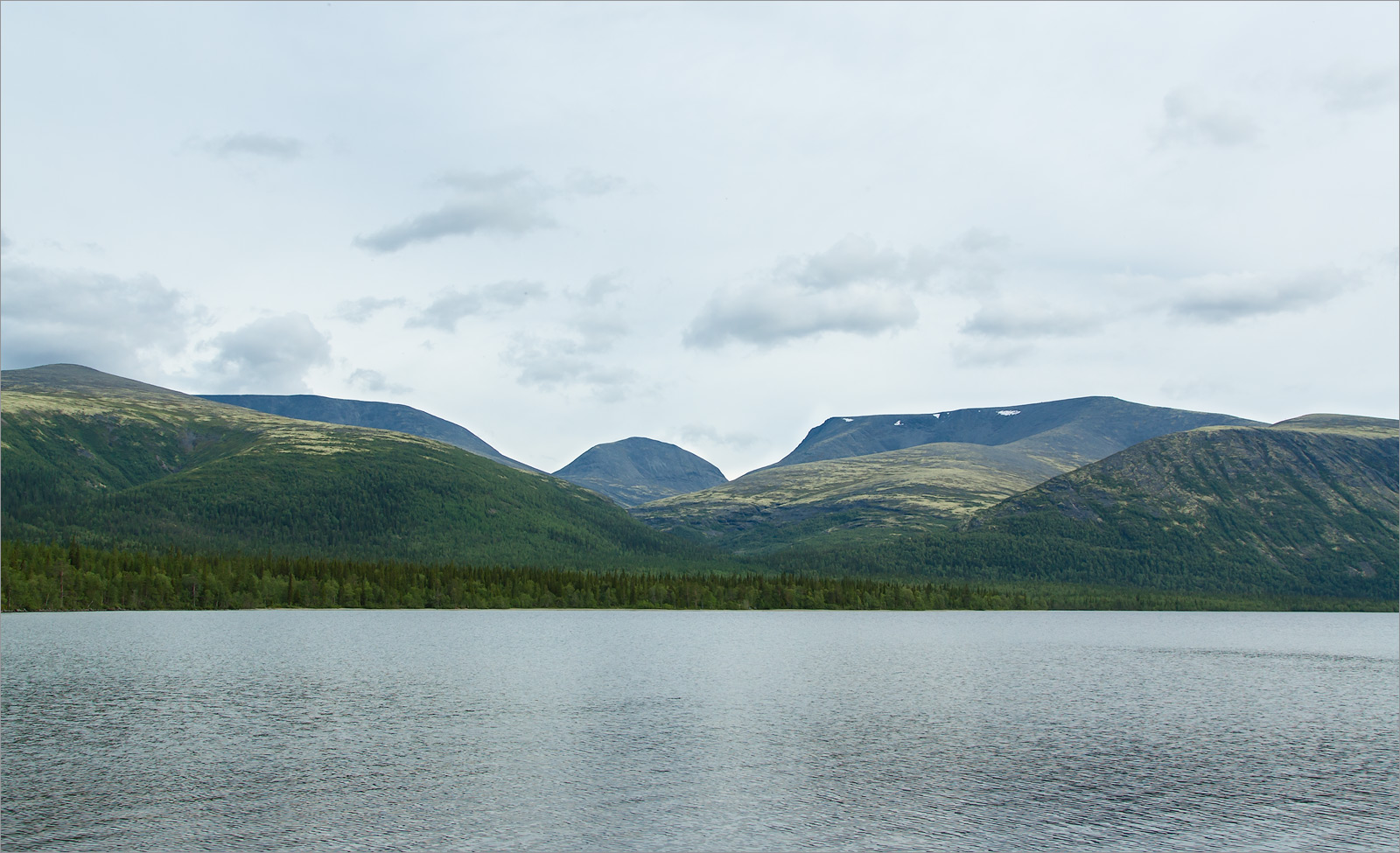 Озеро Гольцовое, изображение ландшафта.
