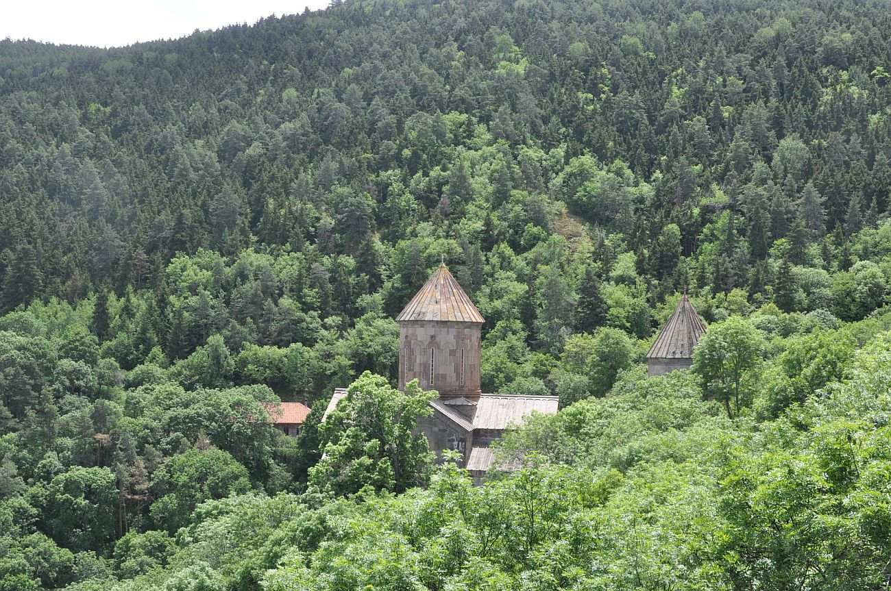 Окрестности монастыря Сапара, изображение ландшафта.