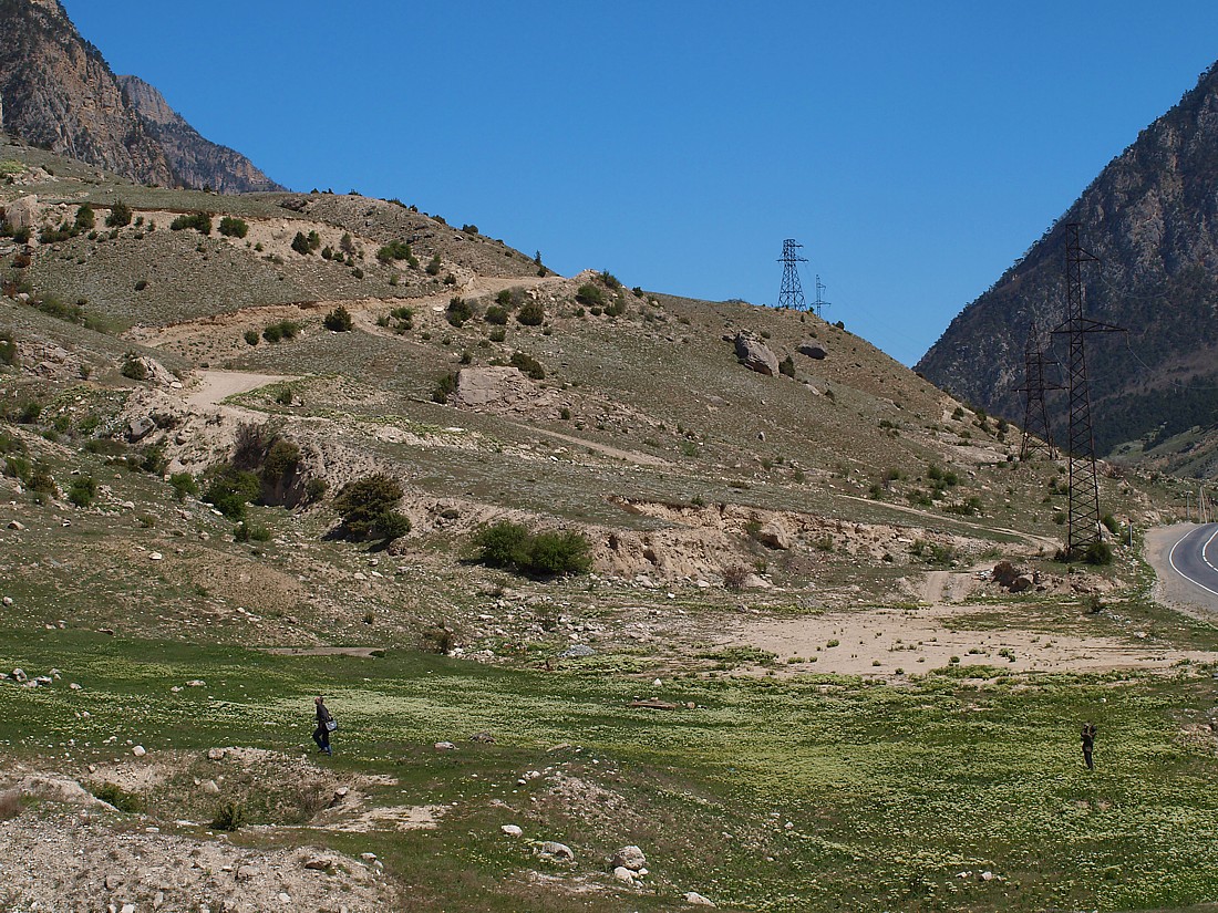 Середина Алагирского ущелья, изображение ландшафта.