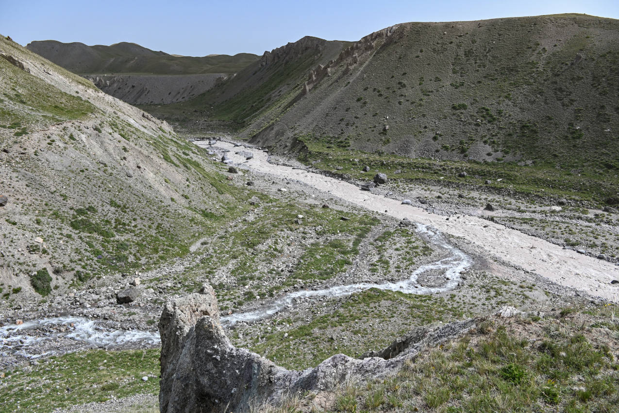 Долина реки Ачик-Таш, изображение ландшафта.