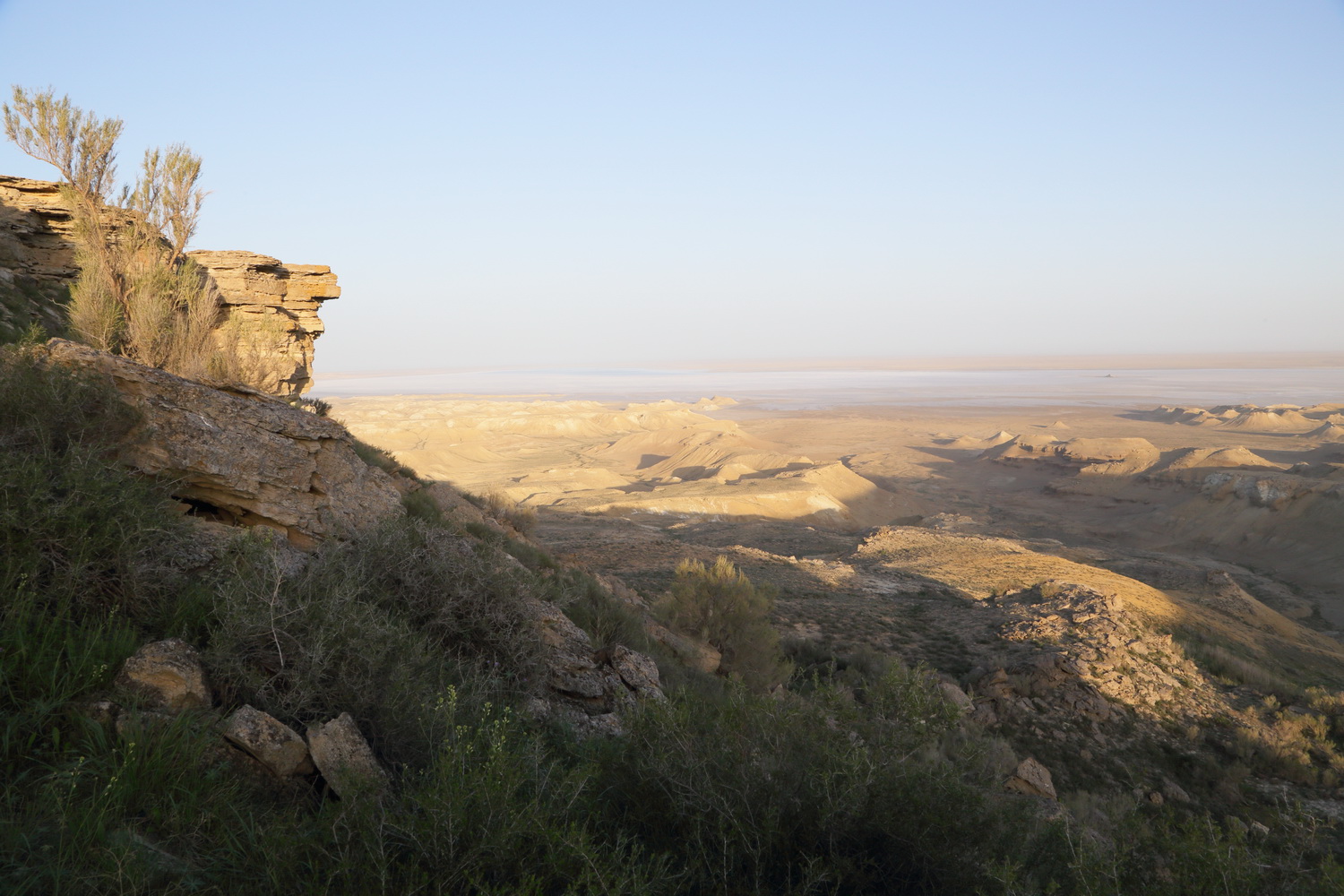 Западный чинк плато Устюрт, изображение ландшафта.