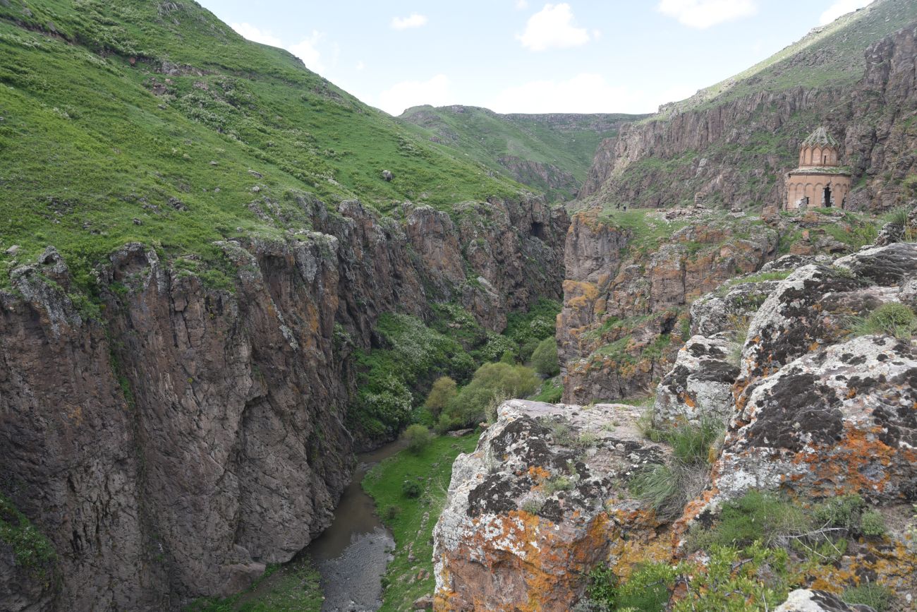 Окрестности монастыря Хцконк, image of landscape/habitat.