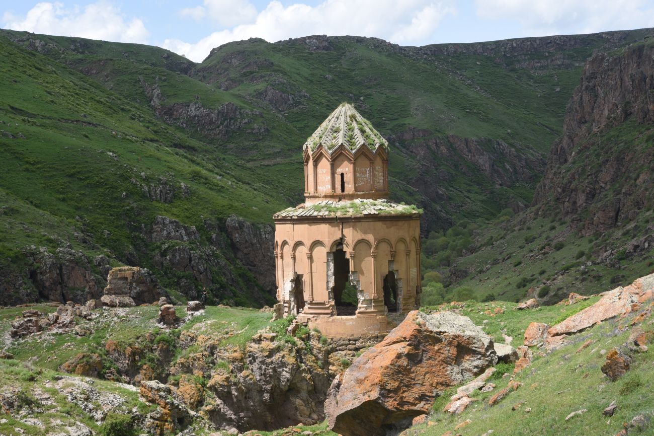 Окрестности монастыря Хцконк, image of landscape/habitat.