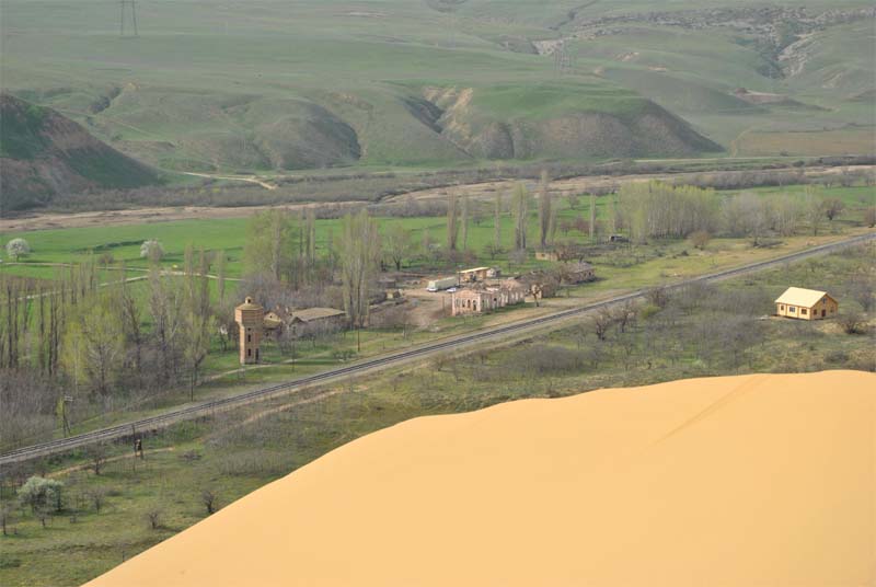 Бархан Сарыкум, изображение ландшафта.