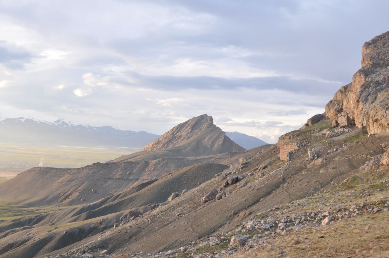 Окрестности дворца Исхак Паши, image of landscape/habitat.