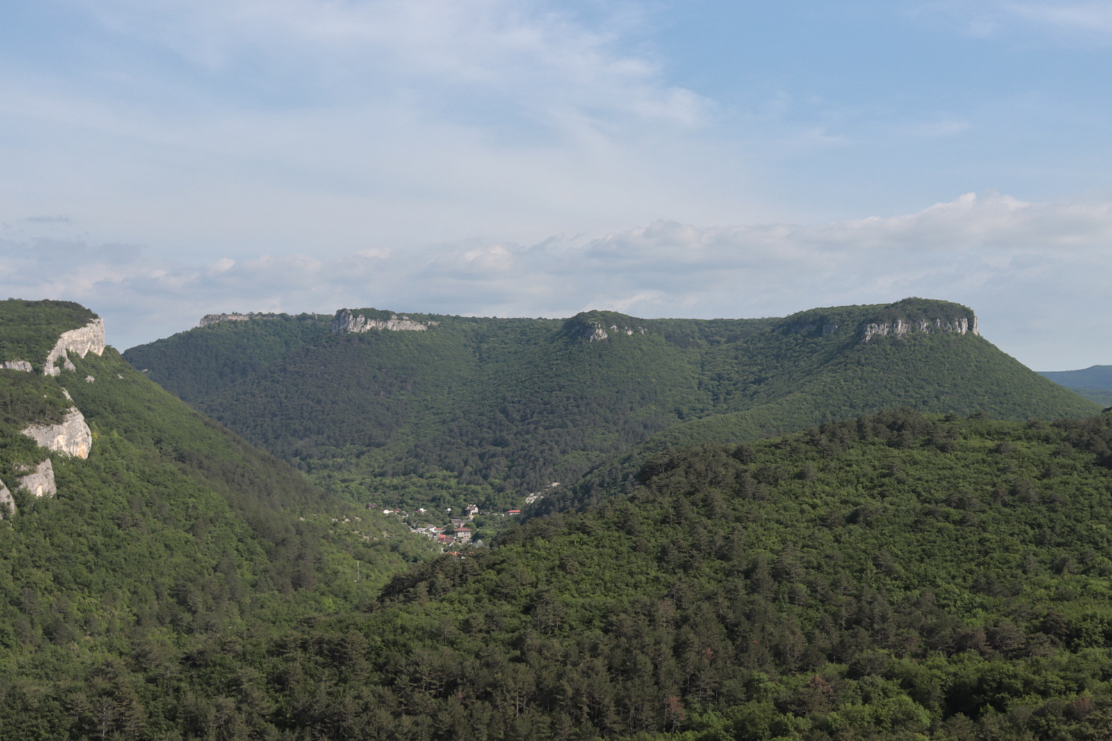 Мангуп-Кале, image of landscape/habitat.