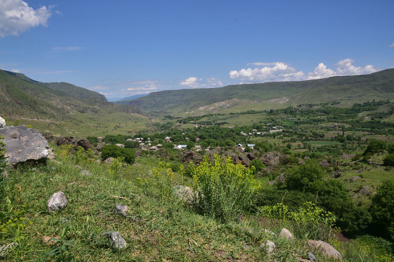 Окрестности села Тмогви, изображение ландшафта.