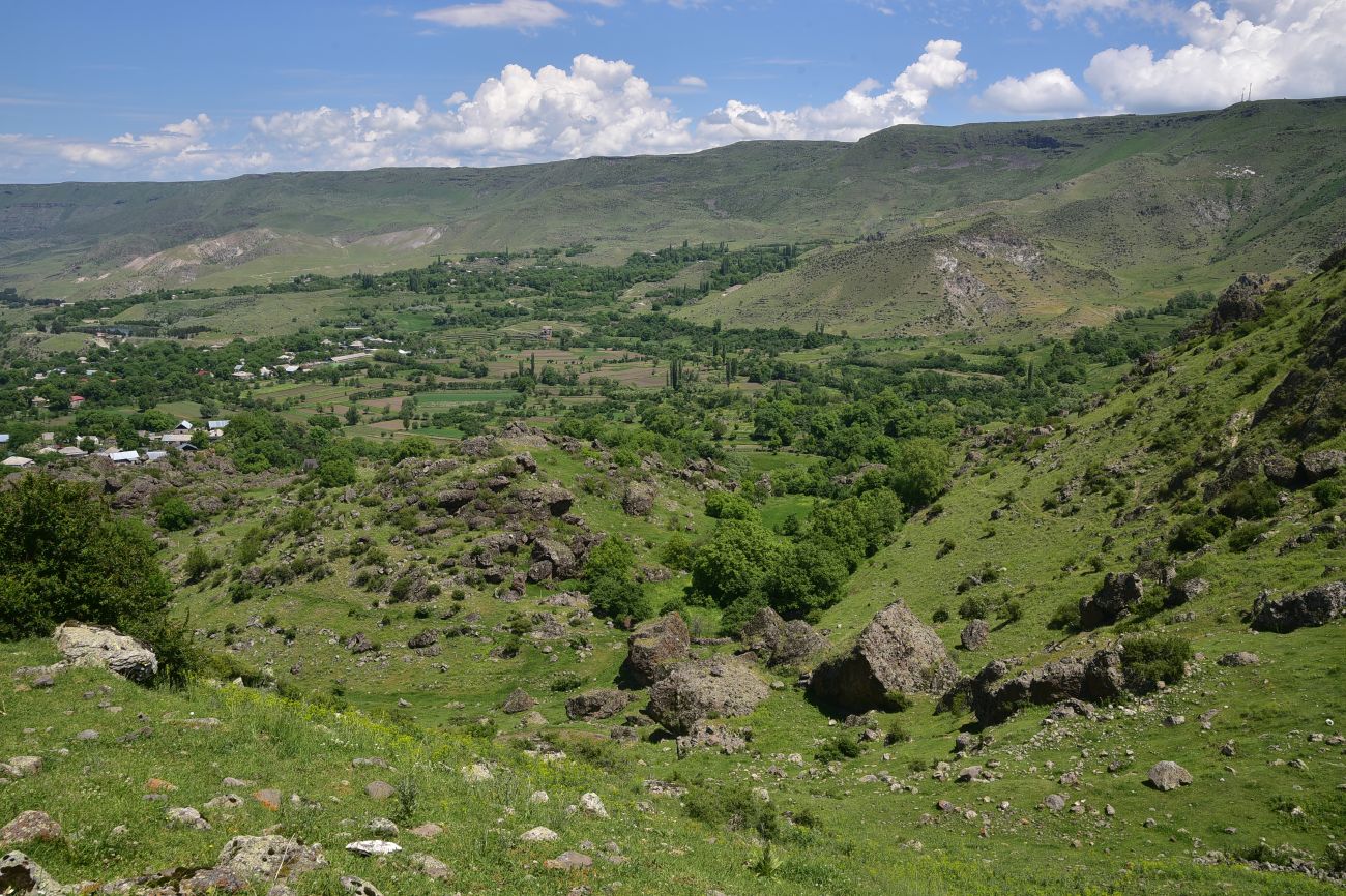 Окрестности села Тмогви, изображение ландшафта.