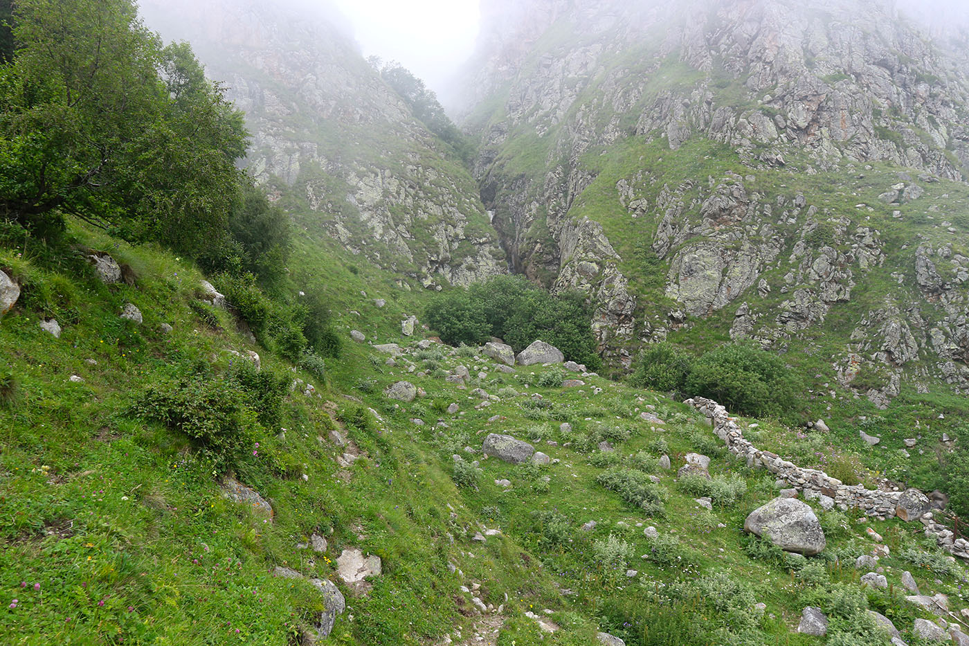 Водопад на притоке Чайнашки, image of landscape/habitat.