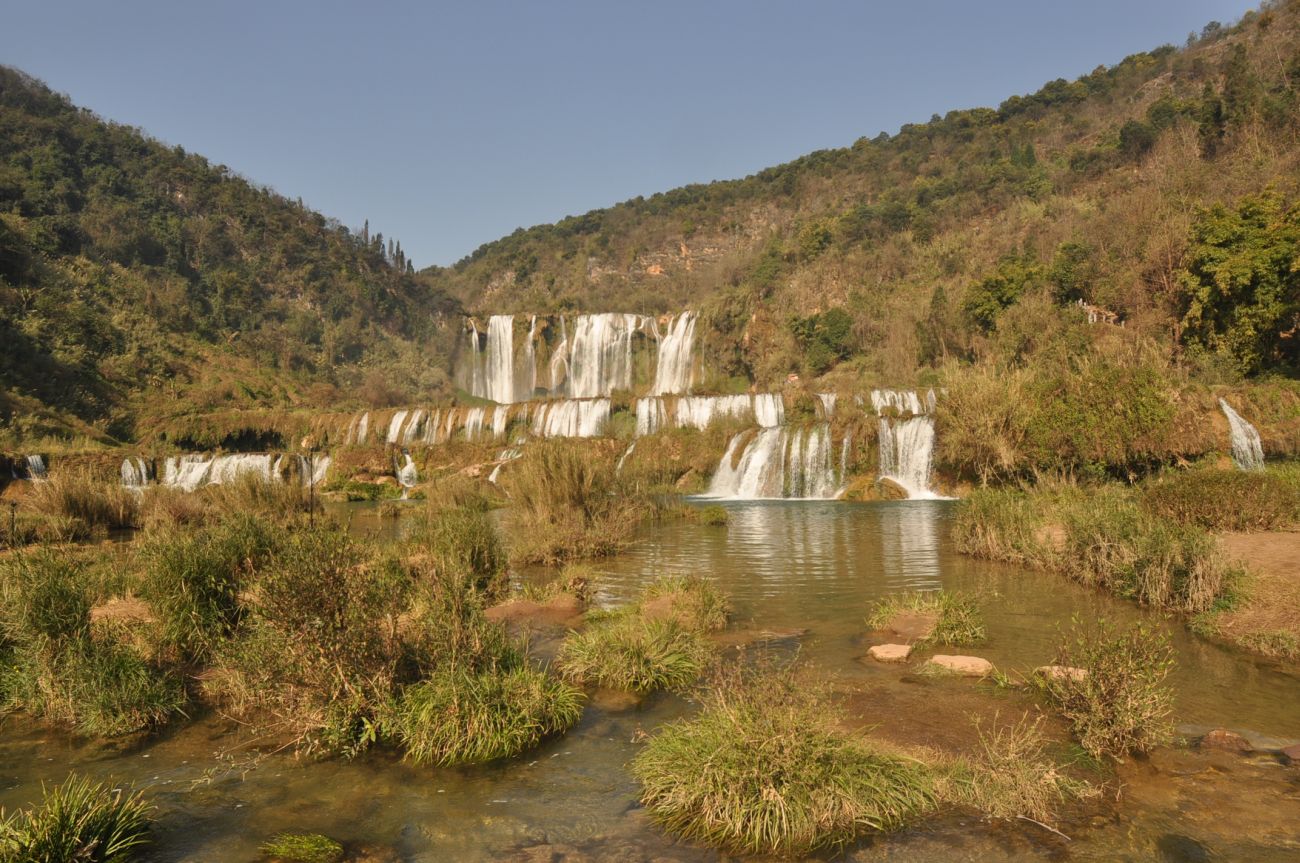 Окрестности водопада Цзюлун, изображение ландшафта.