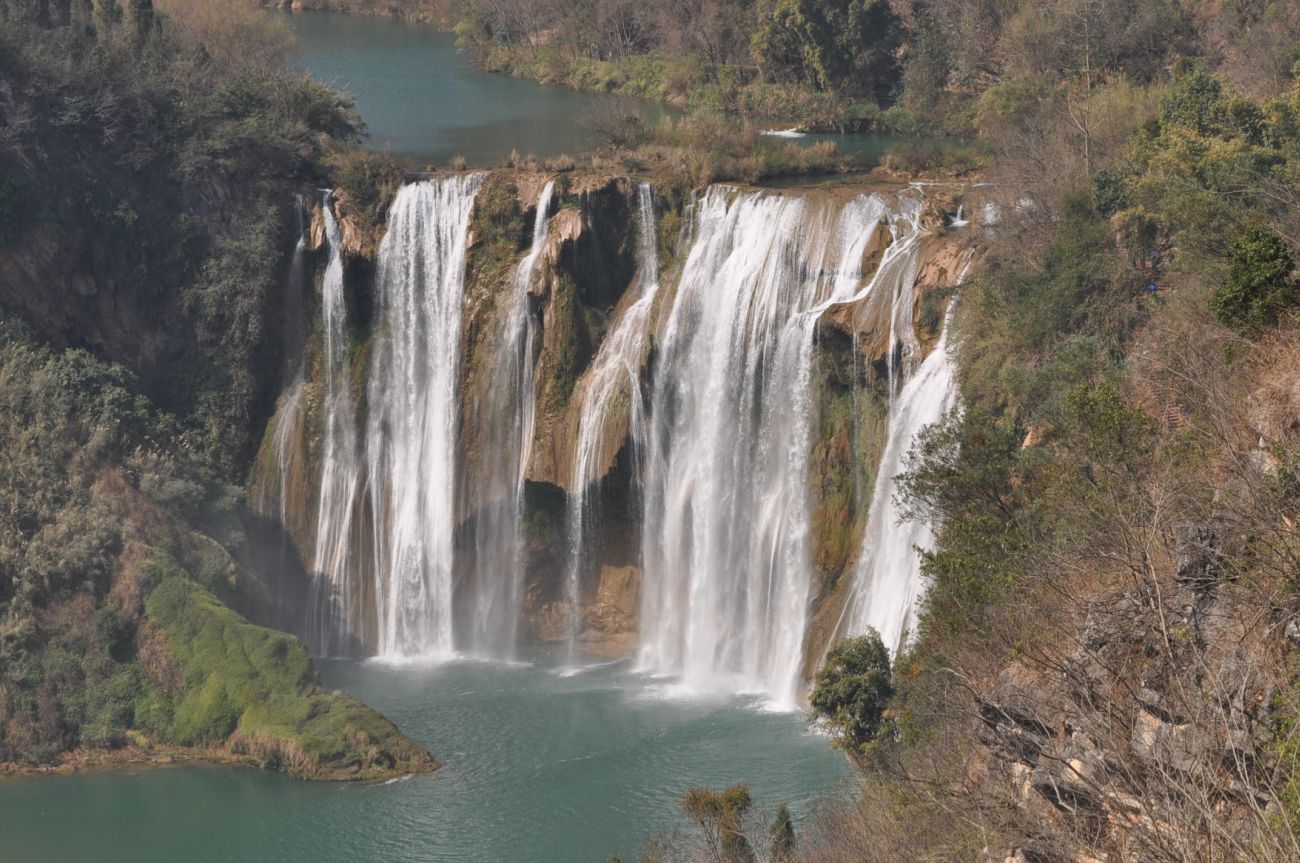 Окрестности водопада Цзюлун, изображение ландшафта.