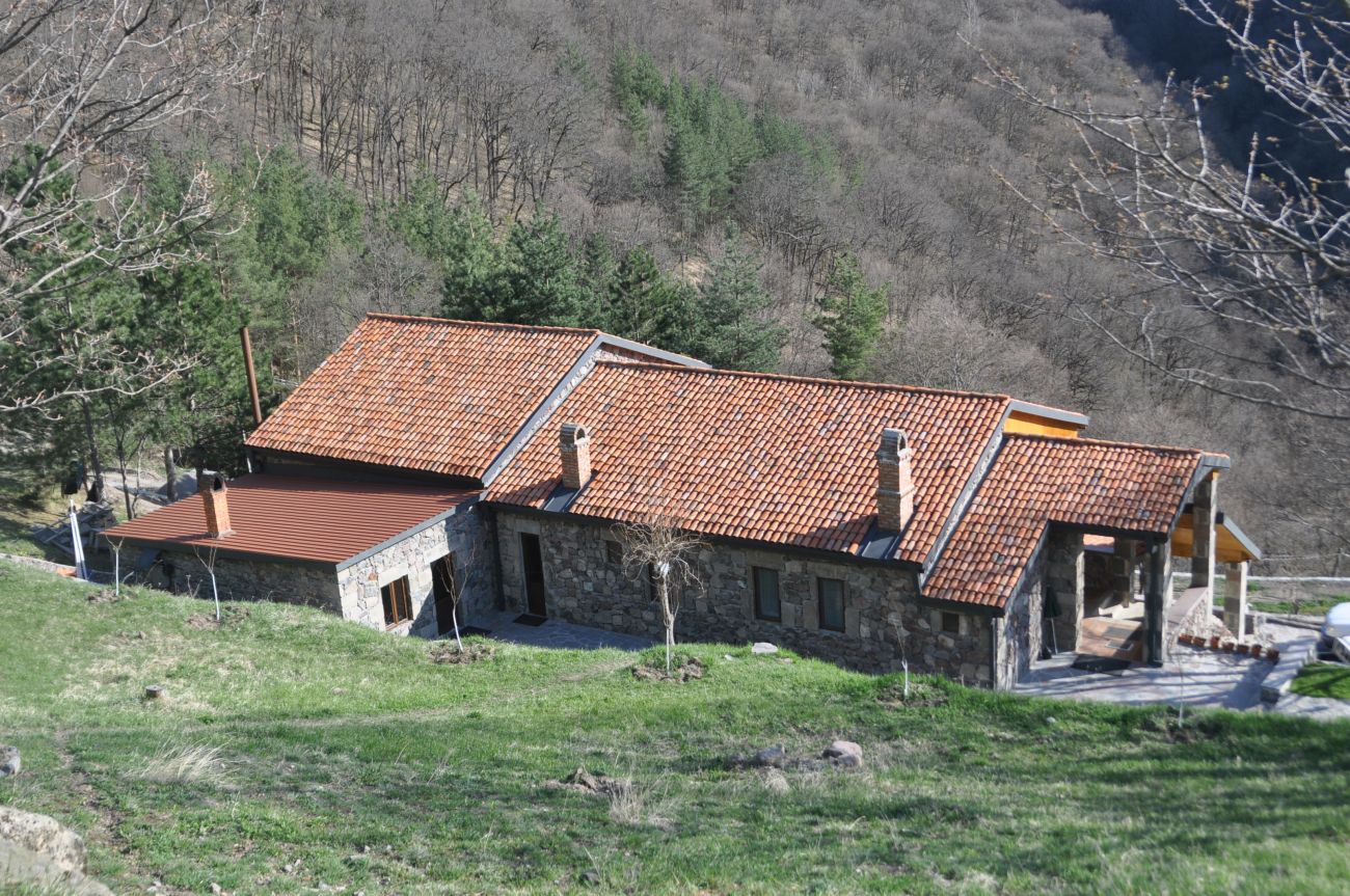 Окрестности монастыря Агара, image of landscape/habitat.