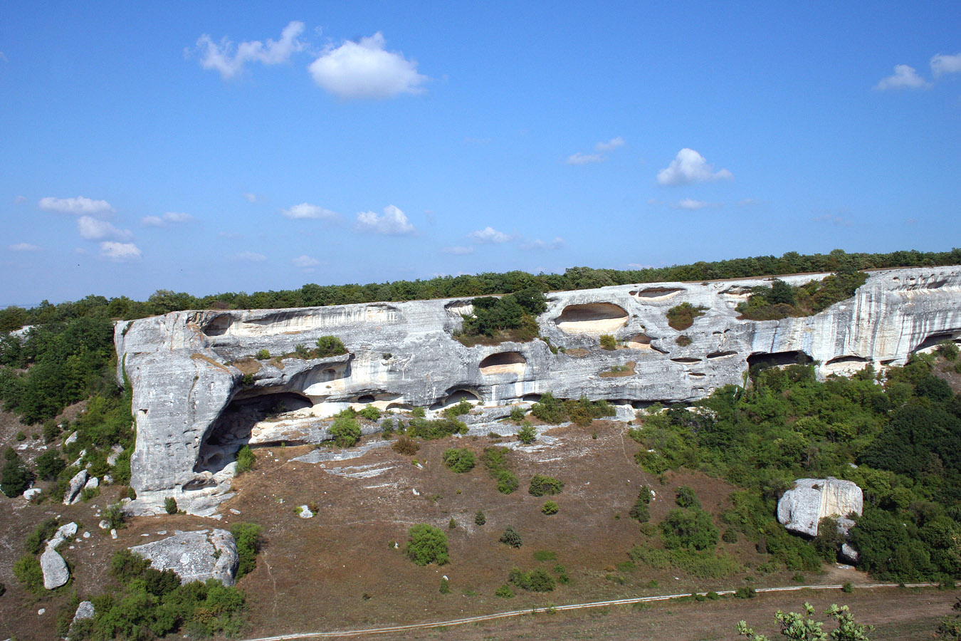 Пещерный город Эски-Кермен, image of landscape/habitat.