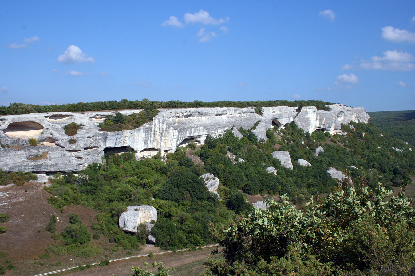 Пещерный город Эски-Кермен, image of landscape/habitat.