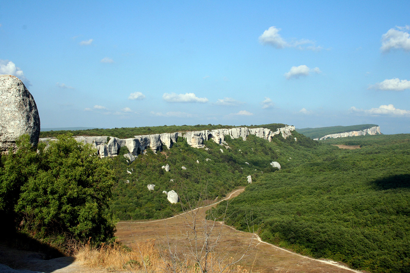 Пещерный город Эски-Кермен, изображение ландшафта.