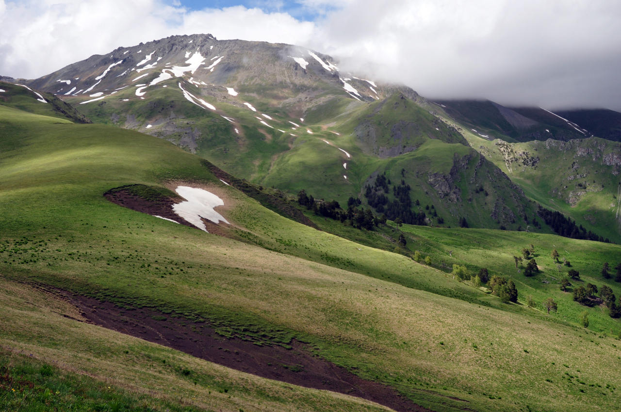 Хребет Абишира-Ахуба, image of landscape/habitat.