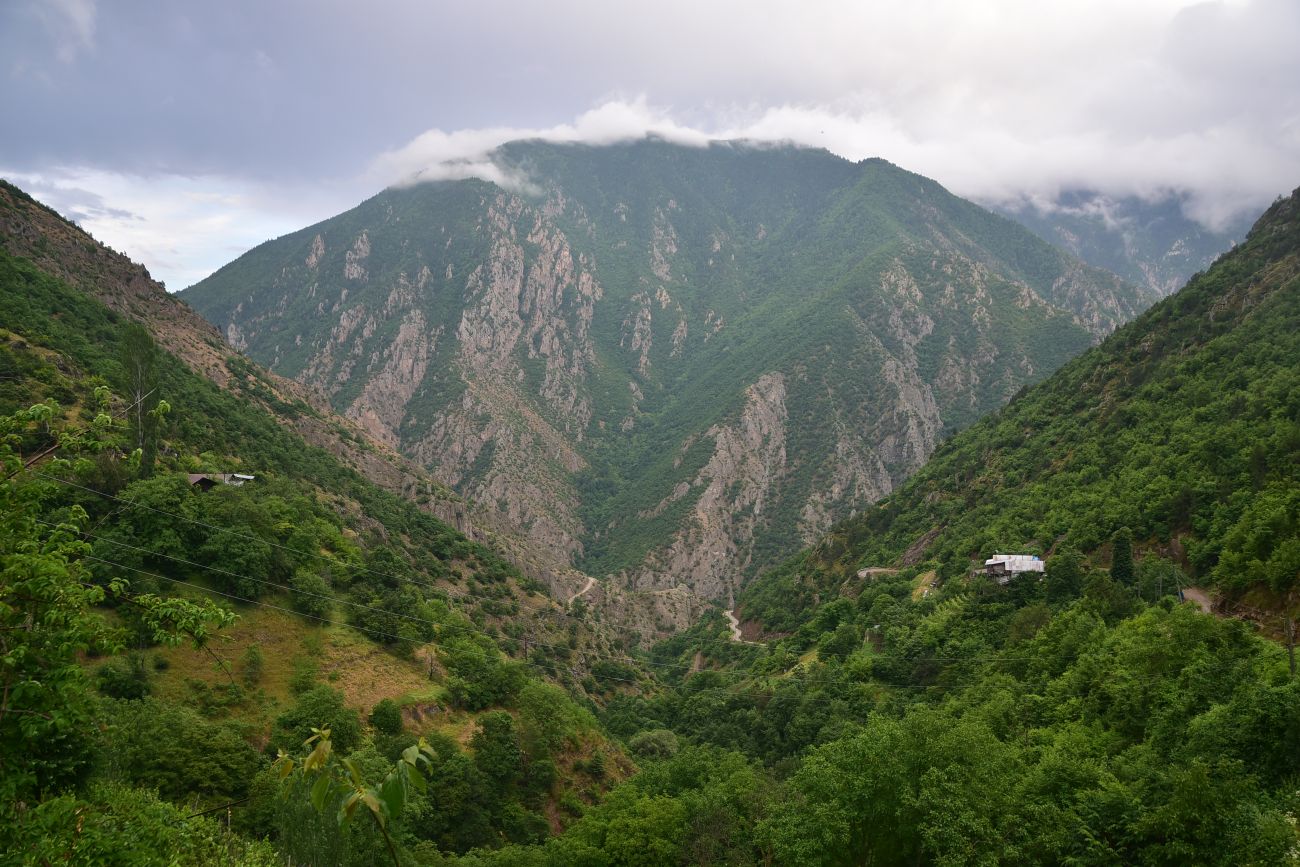 Окрестности монастыря Опиза, image of landscape/habitat.