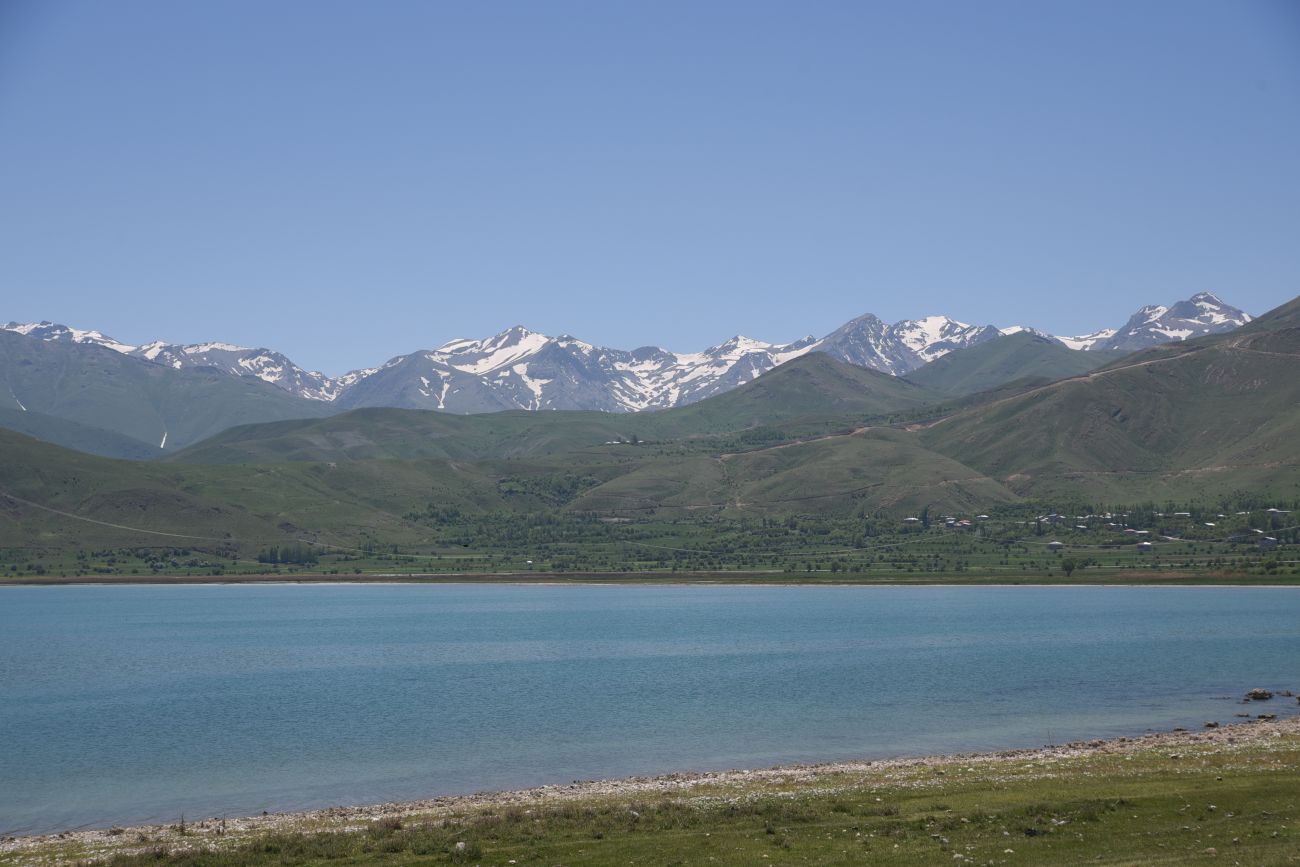 Окрестности Кармраванк, изображение ландшафта.