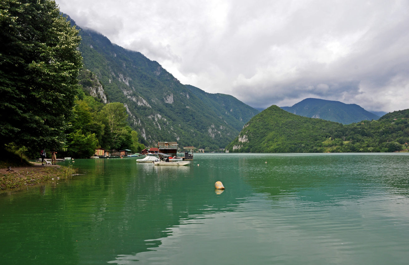 Окрестности деревни Перучац, image of landscape/habitat.