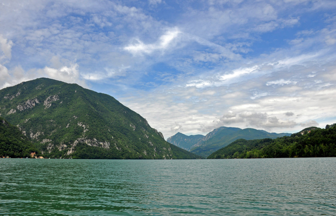 Окрестности деревни Перучац, image of landscape/habitat.