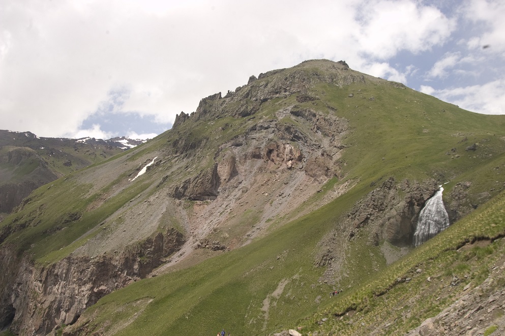 Водопад "Девичьи косы", image of landscape/habitat.