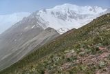 Гребень пика Петровского, изображение ландшафта.