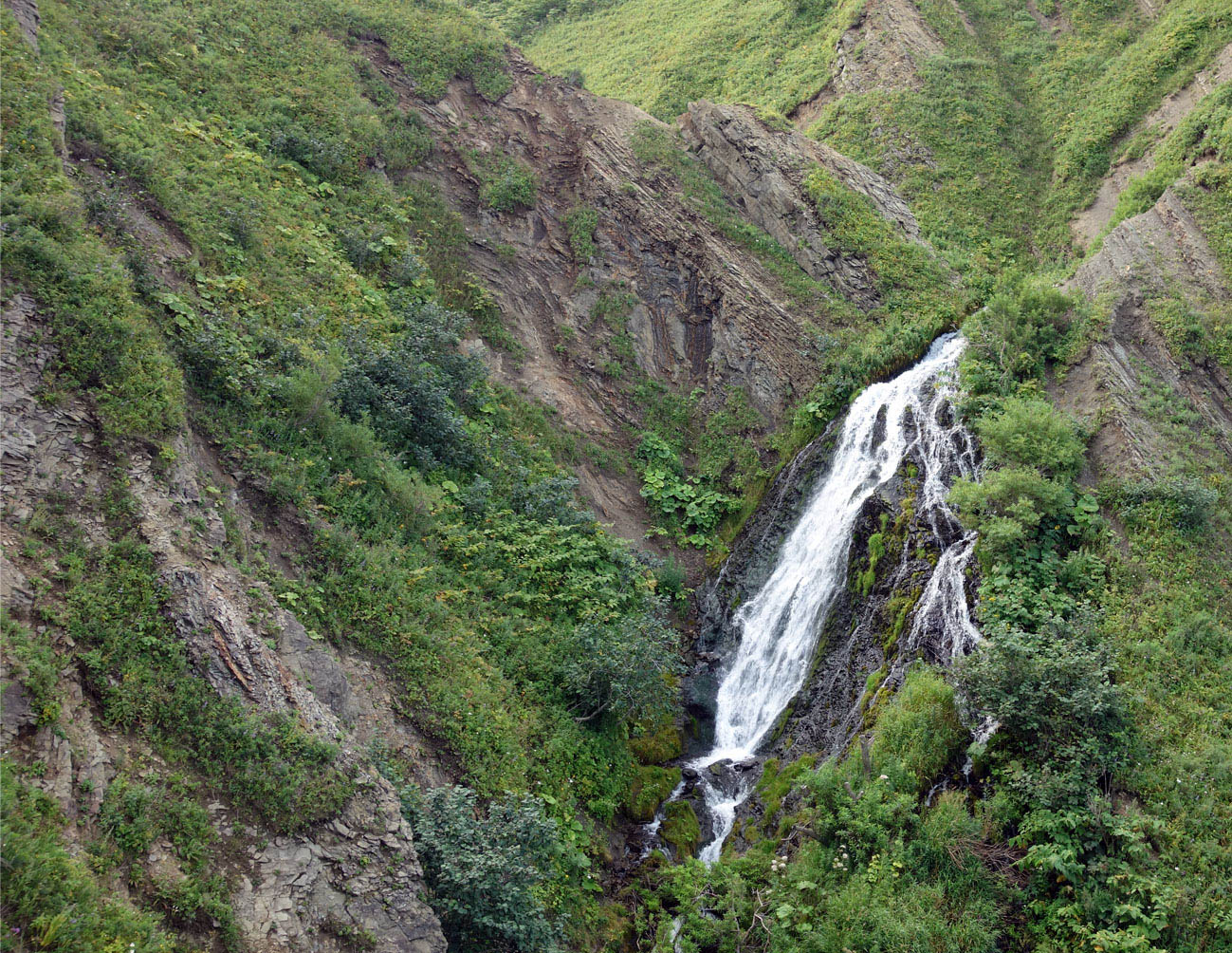 Водопад Салют, изображение ландшафта.