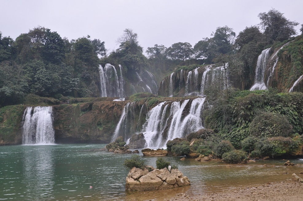 Водопад Детиан, image of landscape/habitat.