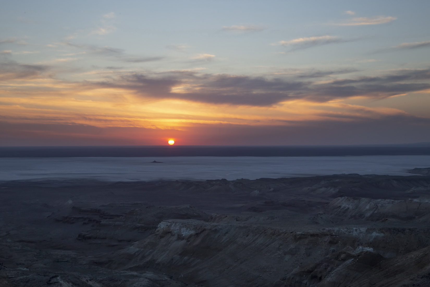 Западный чинк плато Устюрт, image of landscape/habitat.