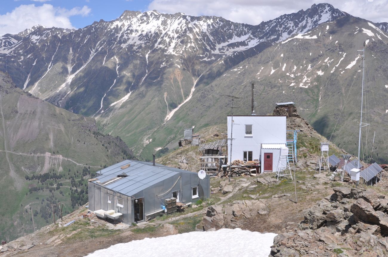 Метеостанция на горе Чегет, image of landscape/habitat.