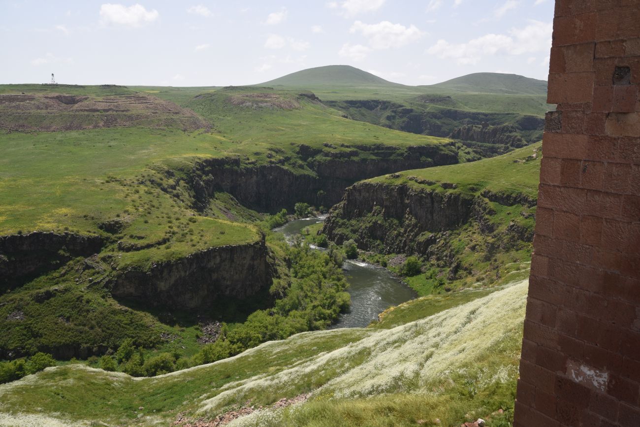 Окрестности бывшего города Ани, image of landscape/habitat.