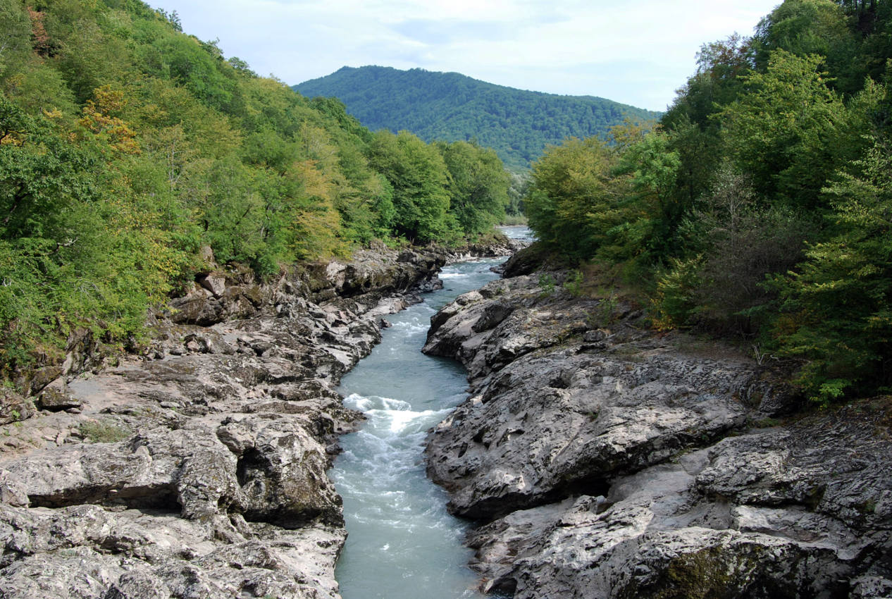 Гранитный каньон реки Белая, image of landscape/habitat.