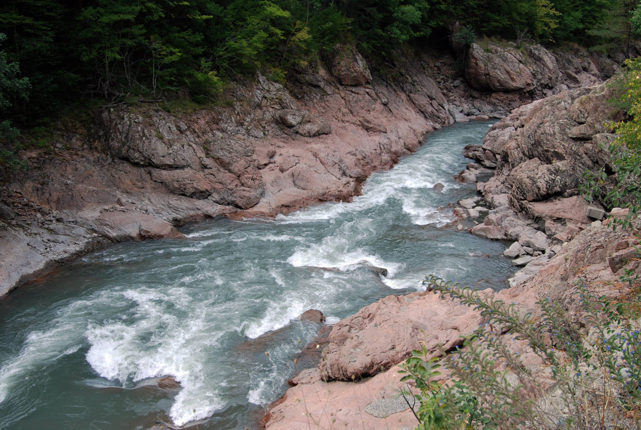 Гранитный каньон реки Белая, image of landscape/habitat.