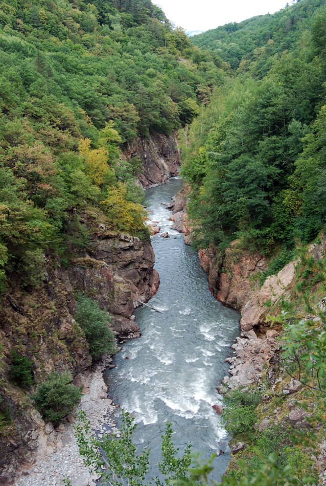 Гранитный каньон реки Белая, image of landscape/habitat.