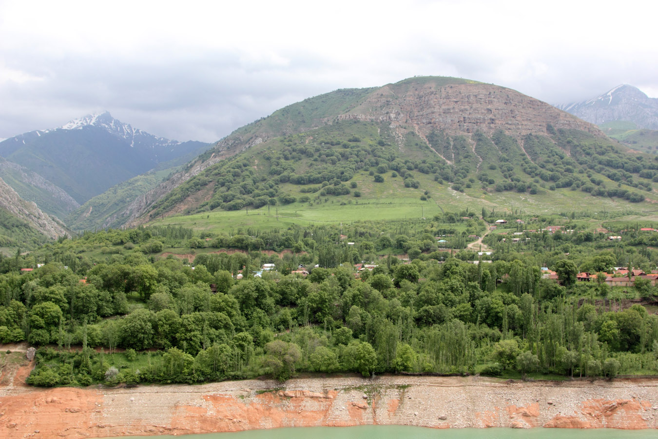 Окр. Чарвакского водохранилища, изображение ландшафта.