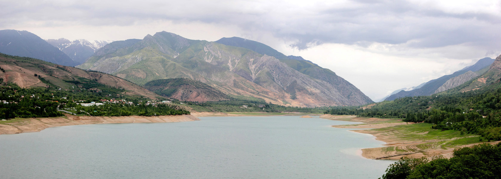 Окр. Чарвакского водохранилища, изображение ландшафта.