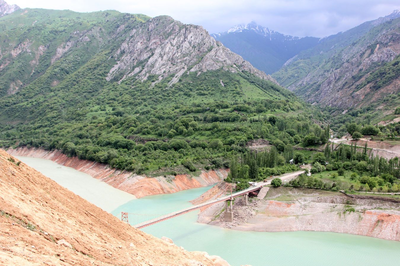 Чарвакское водохранилище платина