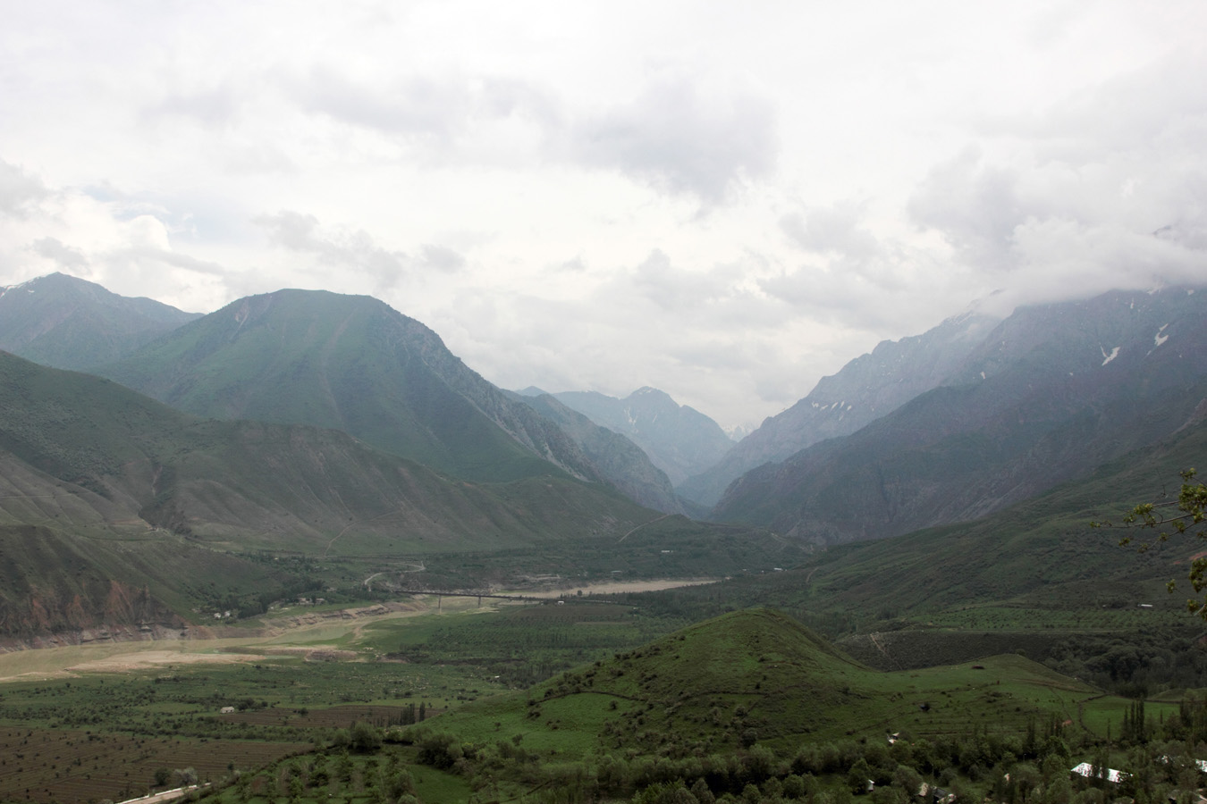 Окр. Чарвакского водохранилища, image of landscape/habitat.