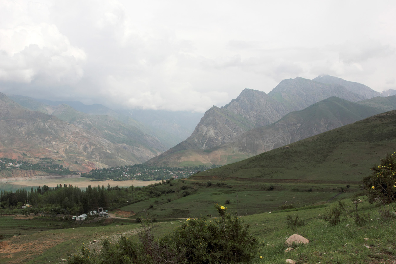 Окр. Чарвакского водохранилища, image of landscape/habitat.