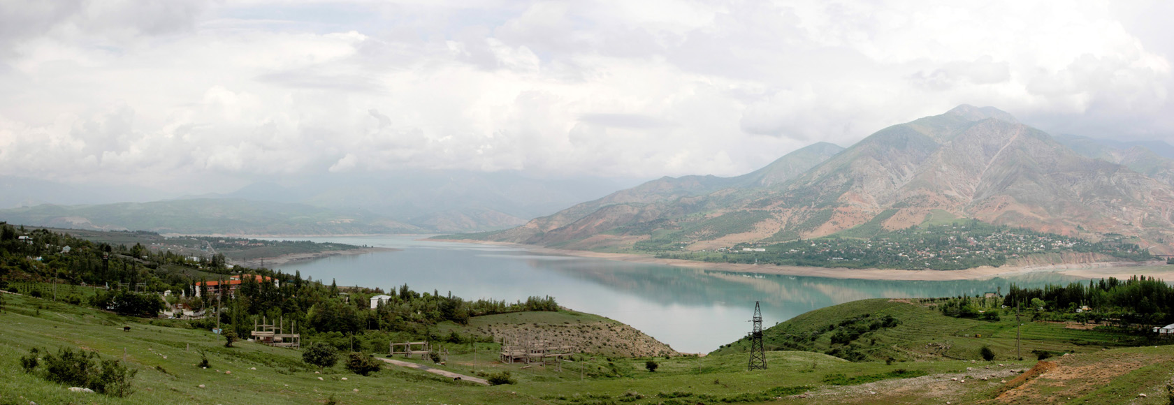 Окр. Чарвакского водохранилища, изображение ландшафта.