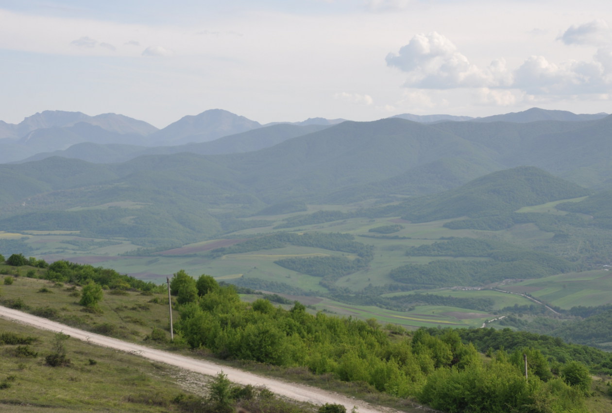 Окрестности деревни Мсмна, изображение ландшафта.