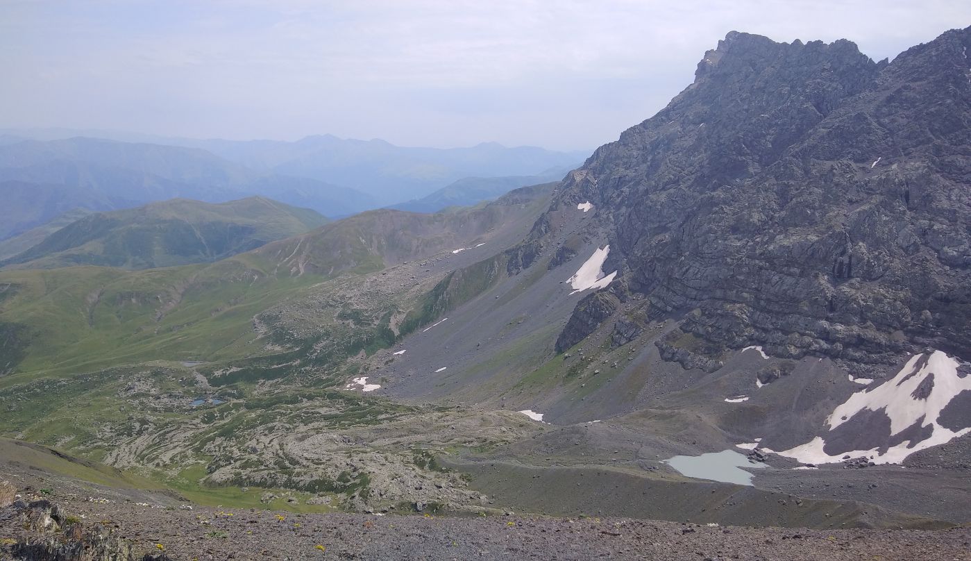 Окрестности озера Абуделаури, изображение ландшафта.