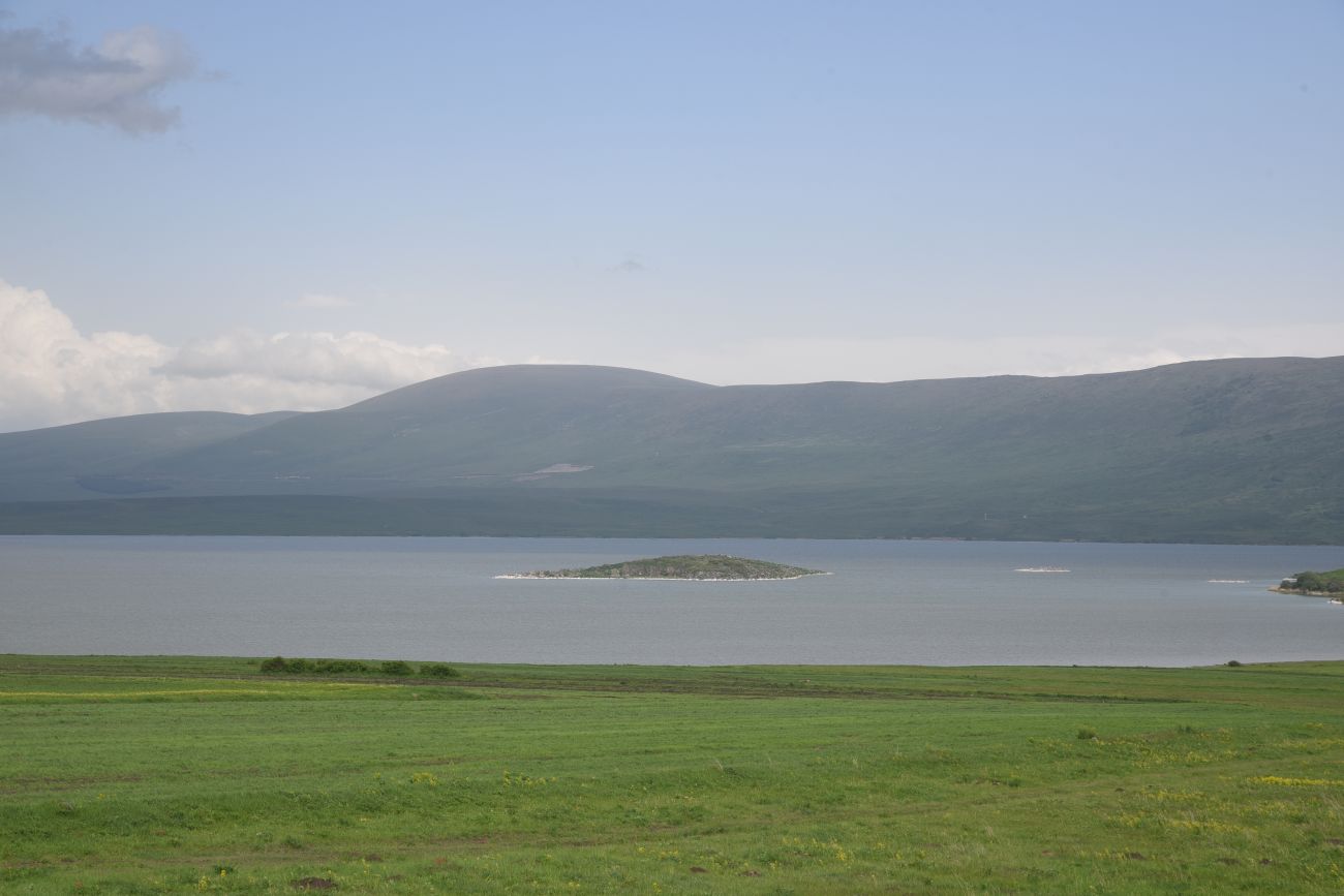 Озеро Карцахи, изображение ландшафта.