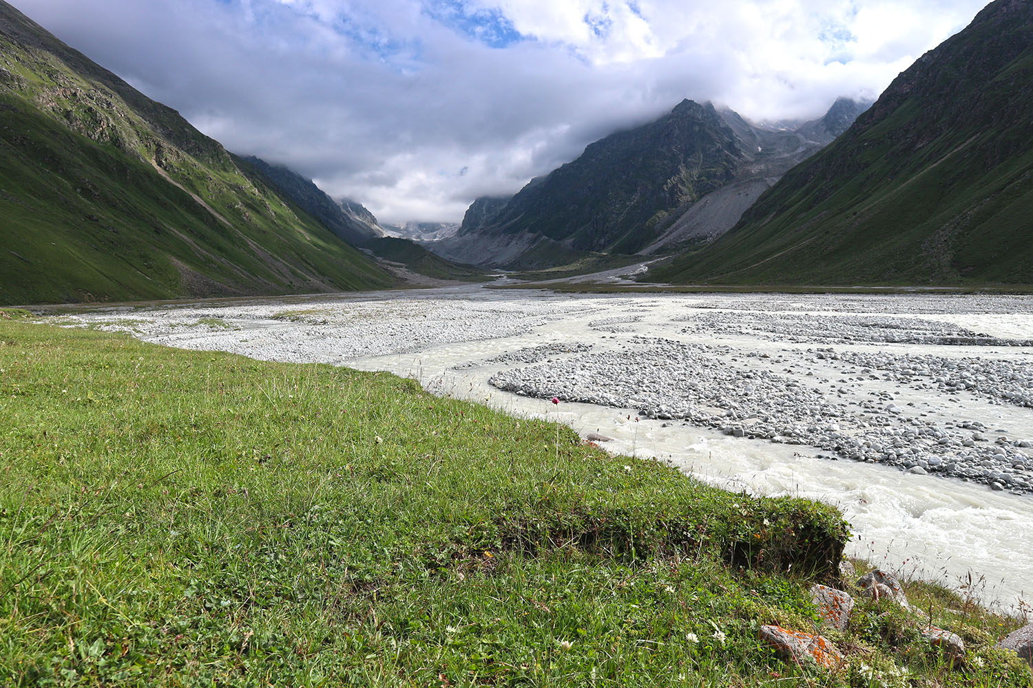 Псыгансу в верхнем течении, image of landscape/habitat.
