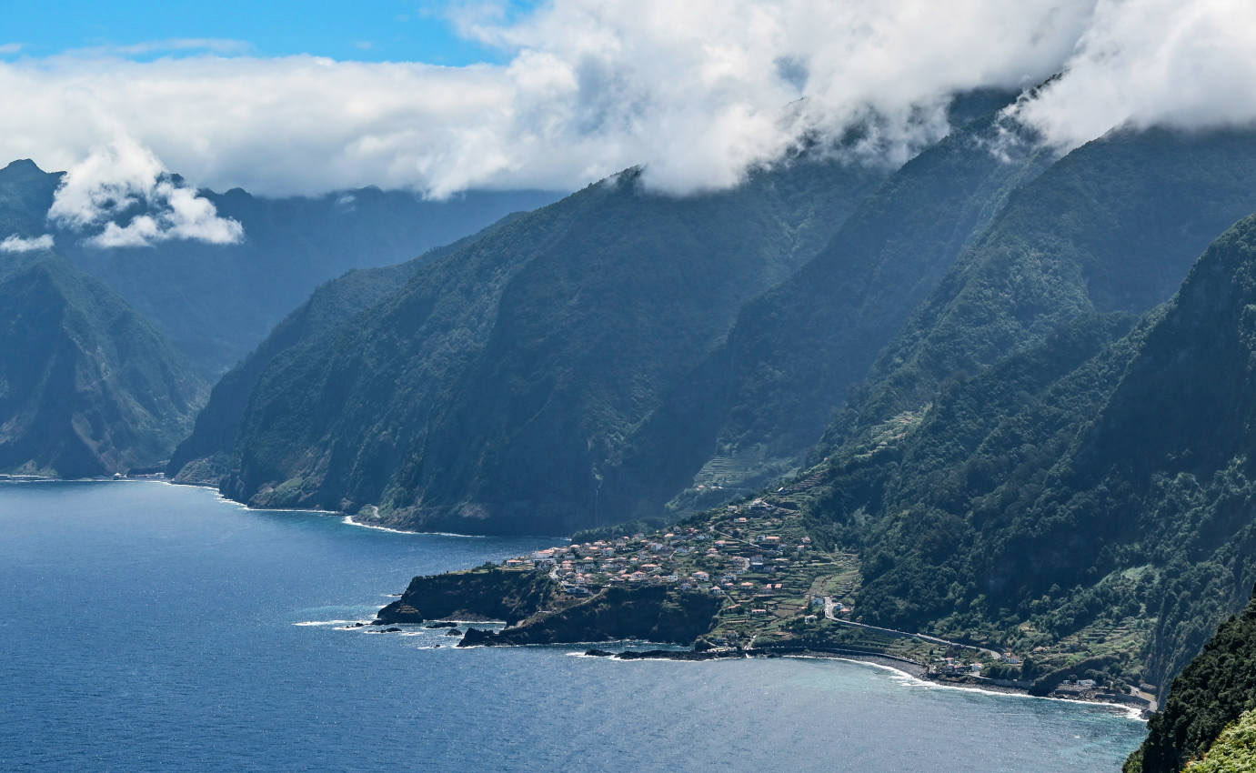 Сейшал, image of landscape/habitat.