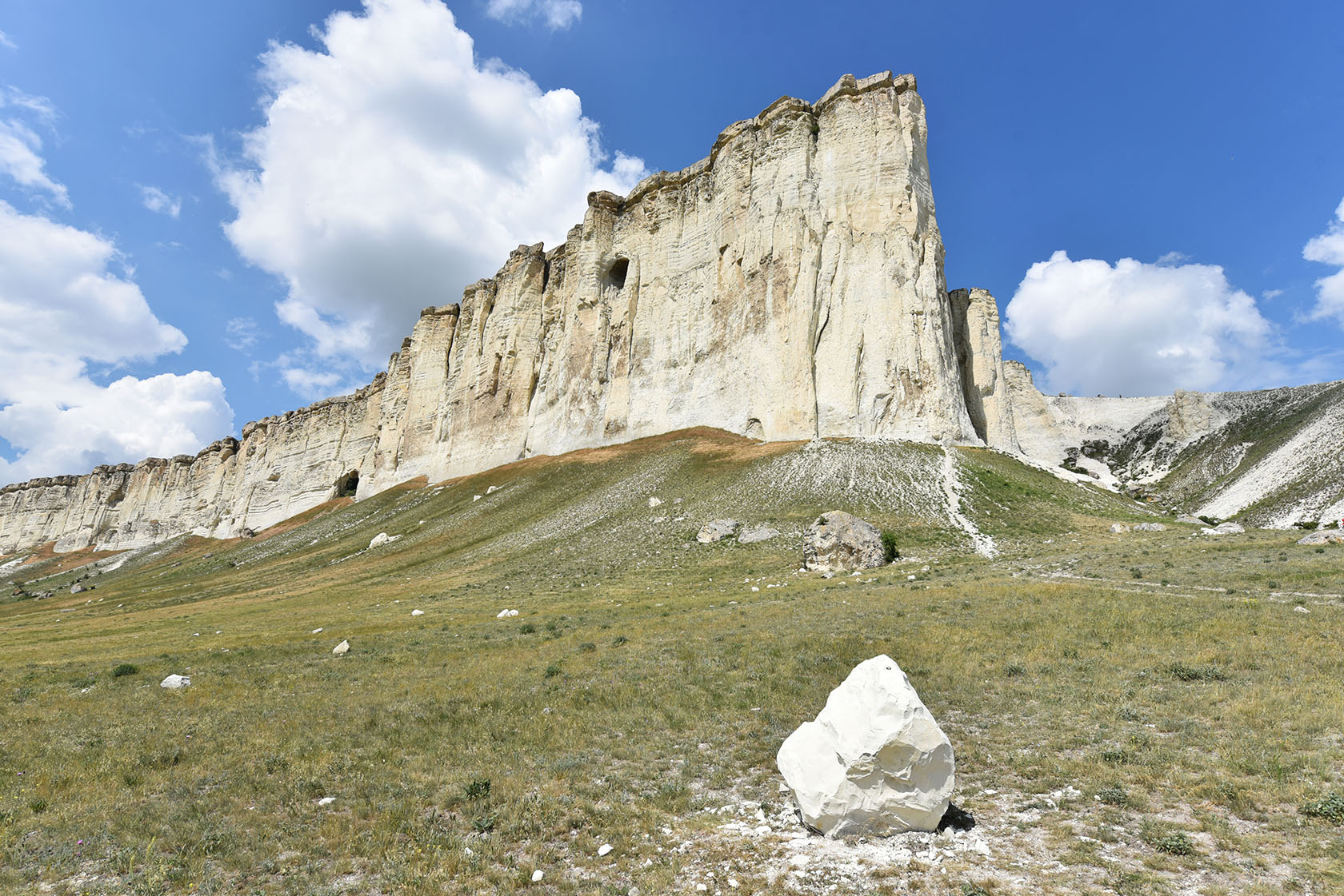 Белая Скала (Ак-Кая), image of landscape/habitat.