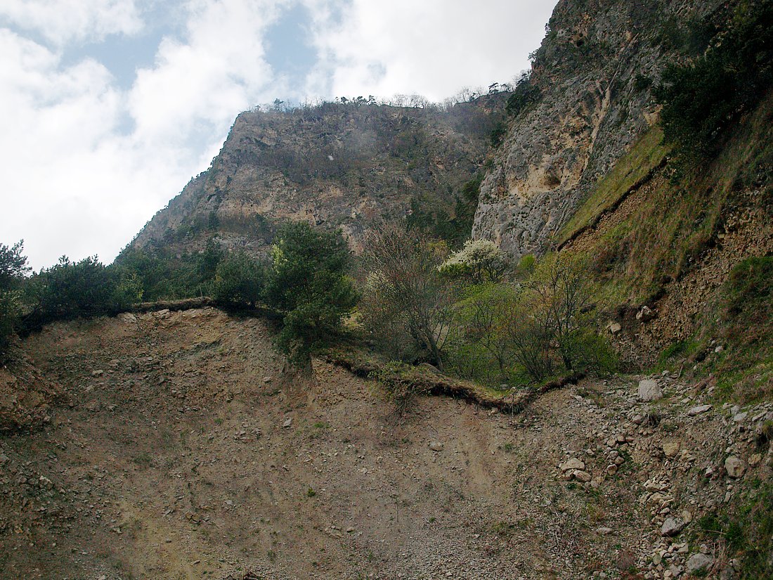 Середина Куртатинского ущелья, изображение ландшафта.