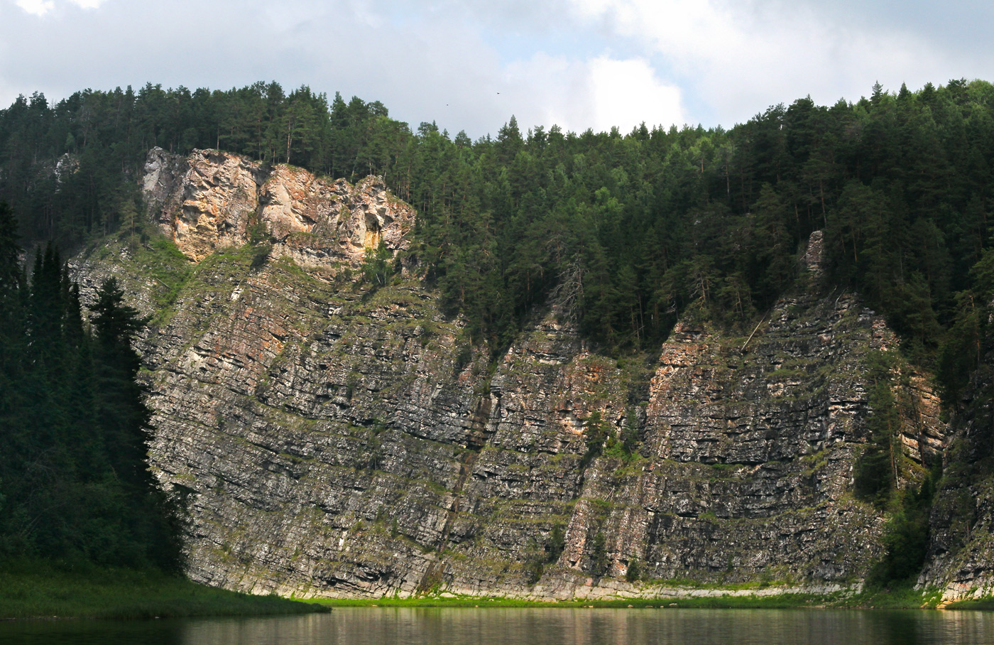 Камень Великан и его окрестности, изображение ландшафта.
